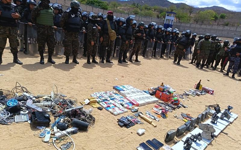 Ejército de Guatemala realiza Requisa en Centro de Detención Preventiva “Los Jocotes” en Zacapa.
