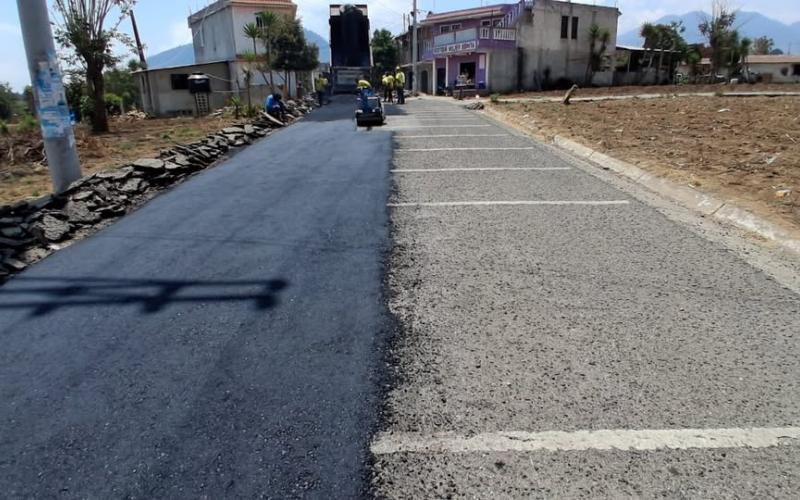 Realizan bacheo en el acceso a San José Chacayá, Sololá