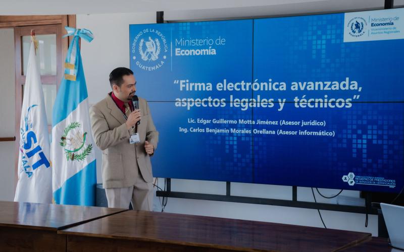 Personal de la SIT fortalece sus capacidades en comunicaciones y firmas electrónicas