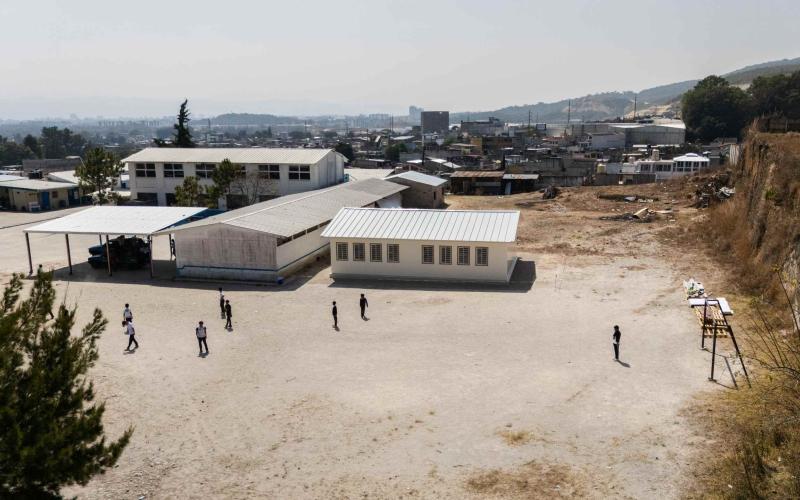 Nuevo módulo prefabricado beneficia a 120 estudiantes de la Escuela Planes de Minerva