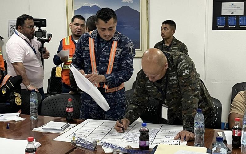 Simulacro portuario en Puerto Barrios para evaluar respuesta ante emergencias.