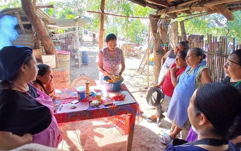 Capacitan en Salamá a integrantes de CADER en la preparación de platillos balanceados