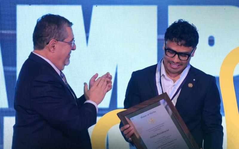 El boxeador petenero Lester Martínez fue reconocido con la Orden Presidencial