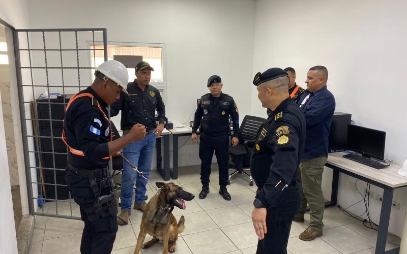 Viceministro Antinárcotico supervisa labor policial en Izabal