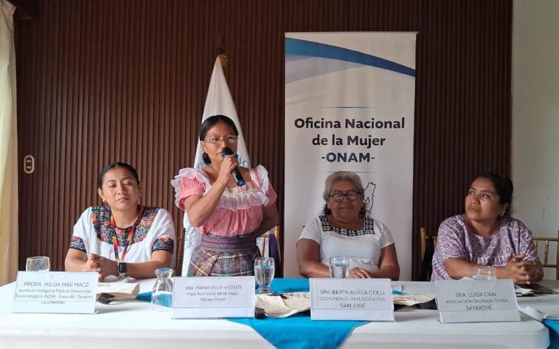 Mintrab capacita a mujeres en comunidades de Petén y Jalapa
