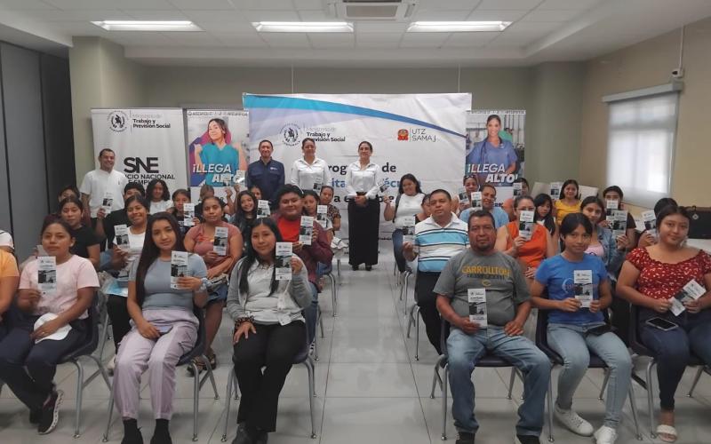 Mintrab inicia charlas informativas para optar a becas en Suchitepéquez