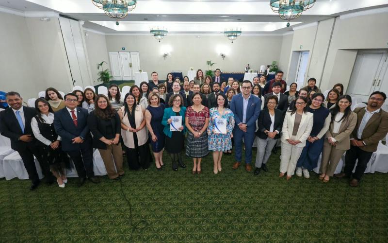Mintrab realiza encuentro con diferentes universidades por Día del Abogado