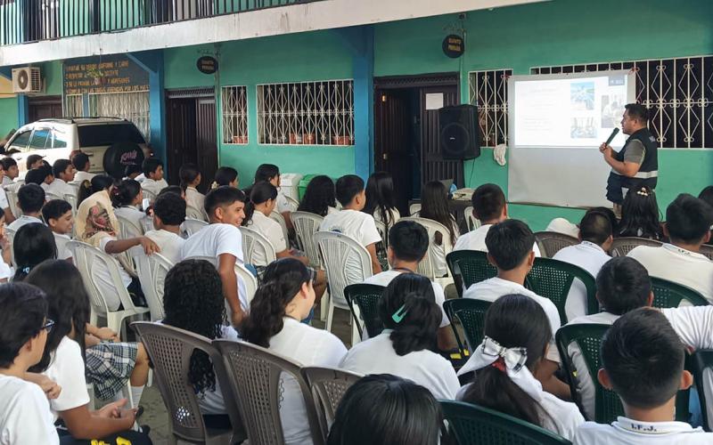 Estudiantes de Río Dulce conocen el trabajo para regular la pesca y acuicultura