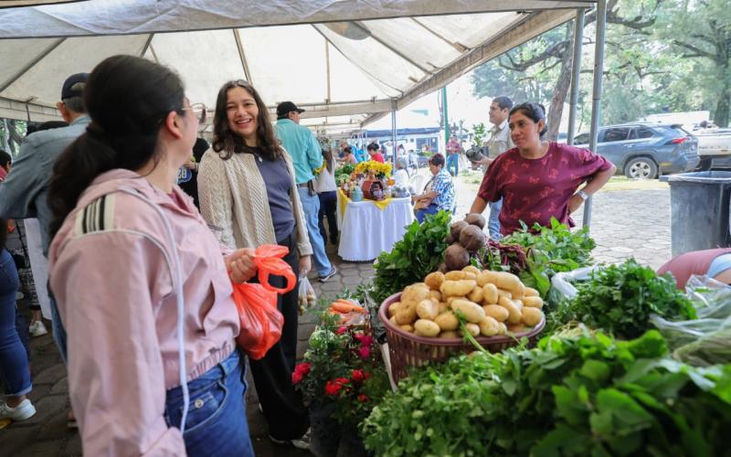 Feria del Agricultor acerca el campo a las familias de Villa Nueva
