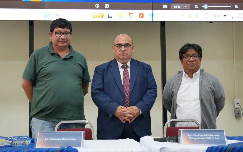 El subsecretario de Inversión para el Desarrollo, Enrique Maldonado, presentó datos sobre la inversión pública.