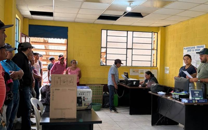 Instruyen a promotores sobre conservación de suelos y agua en Zacapa