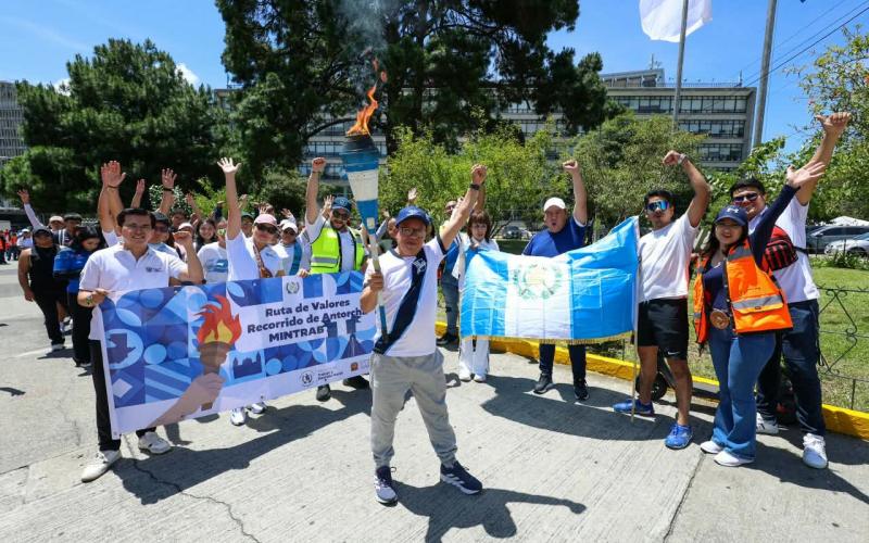 Mintrab se une a celebración de los 205 años de Independencia