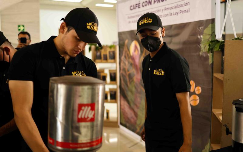 “Café con Propósito”, transformando vidas y creando oportunidades a adolescentes en proceso de reinserción