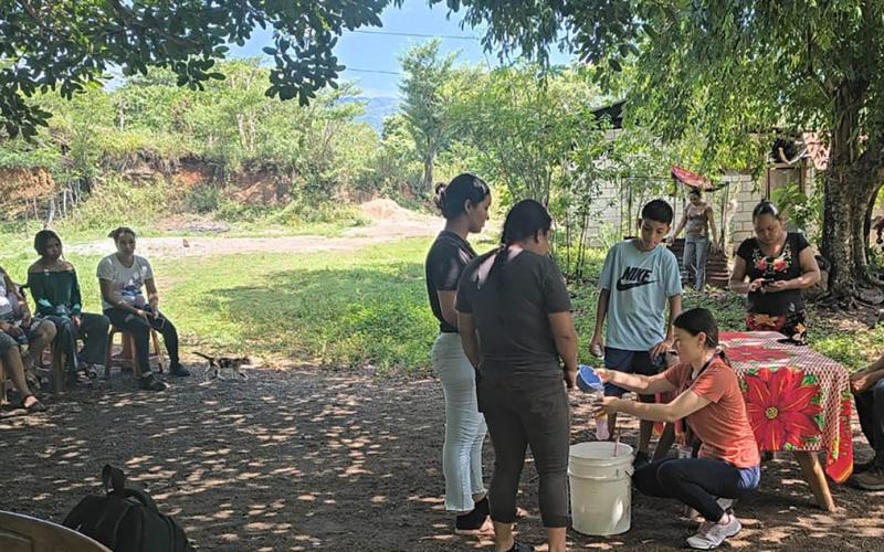 Promueven proyectos productivos y emprendimiento en comunidad de Jutiapa