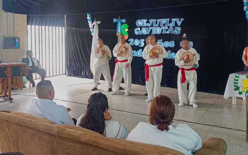 Marimba, folclor y civismo en Gaviotas 