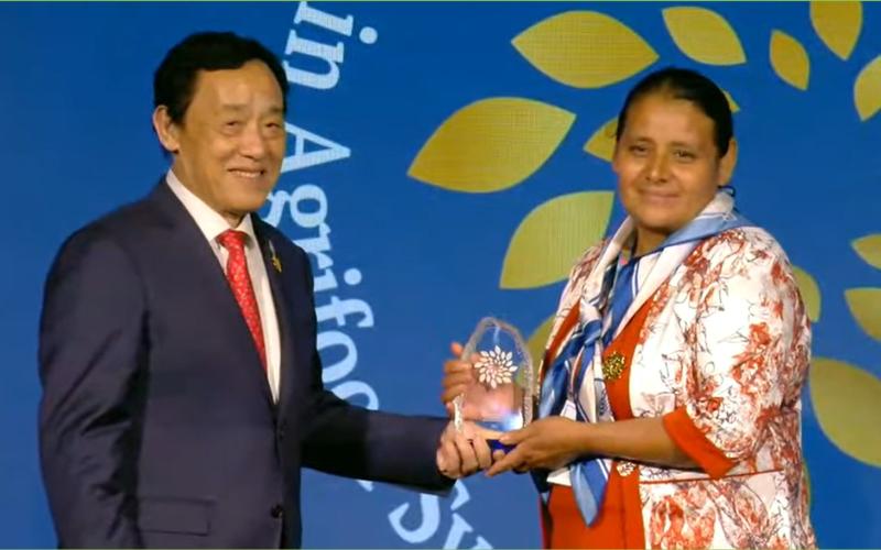 Agricultora guatemalteca reconocida como una de las 100 Heroínas de la FAO