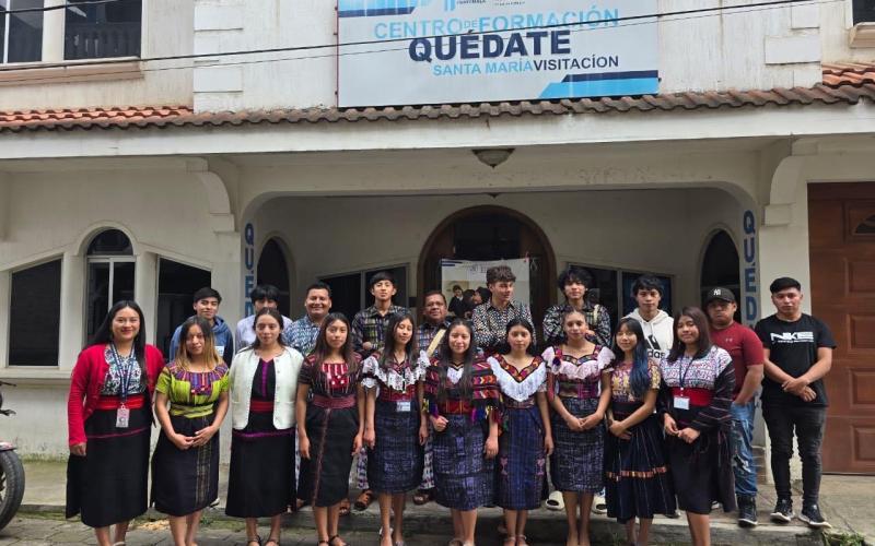 Jóvenes de Quédate comparten con orgullo la gastronomía y las tradiciones de Sololá