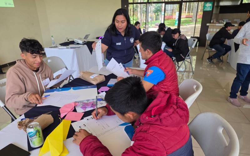 Se realiza jornada de orientación laboral en Amatitlán