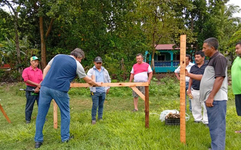 Agricultores peteneros fortalecen el manejo sostenible del agua y el suelo en sus parcelas