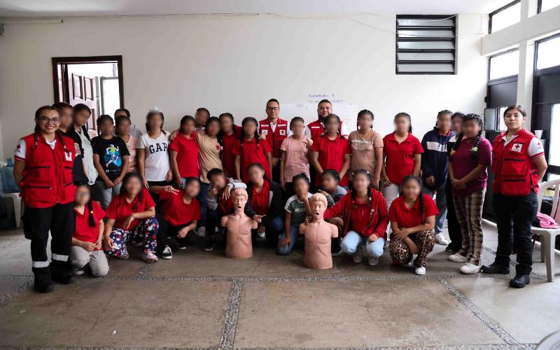 Cruz Roja Guatemalteca capacitó a adolescentes de la Residencia Zafiro III