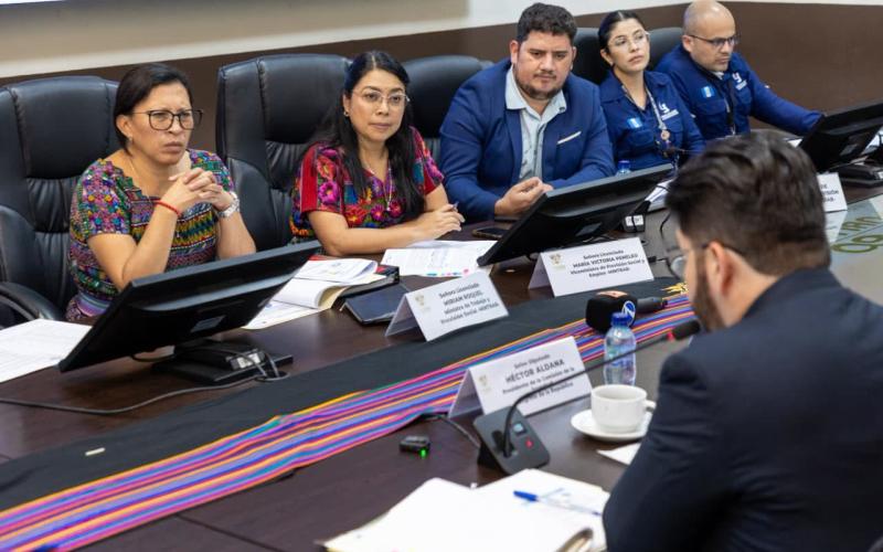Autoridades del Mintrab participan en reunión de Comisión de la Juventud del Legislativo