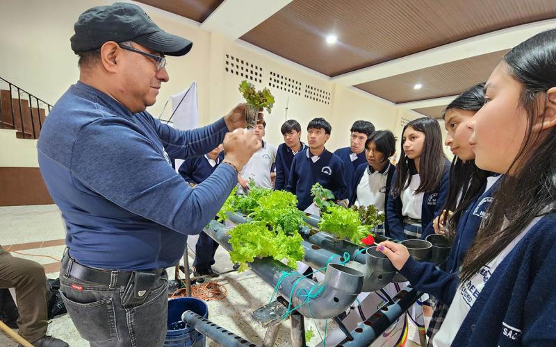 Capacitan a jóvenes de San Marcos en producción de hortalizas