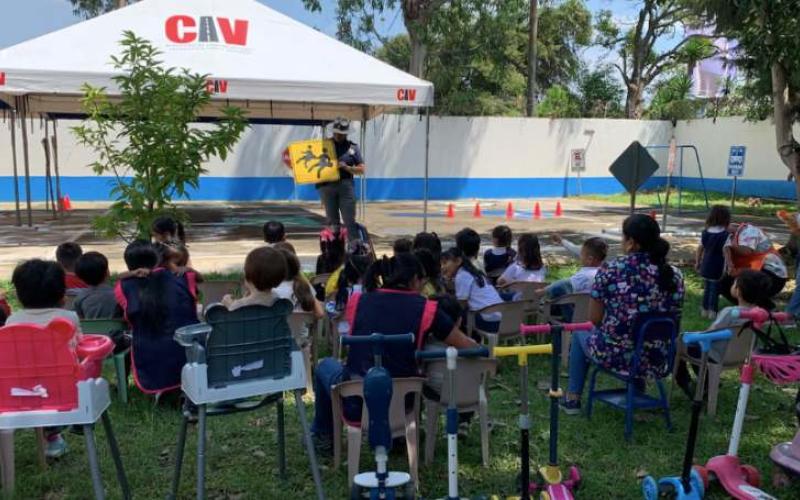 Los "Peques" aprenden sobre seguridad vial en el Día del niño