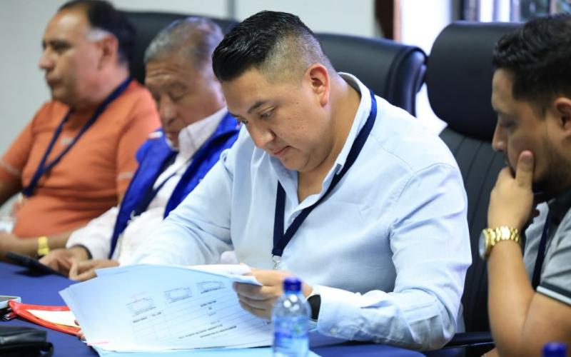 Transportistas de Totonicapán y Quetzaltenango avanzan en la revisión de sus trámites 