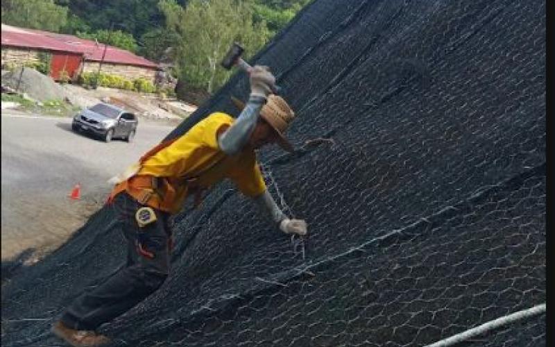 Protección de taludes busca prevenir daños en carretera entre Sansare y Jalapa