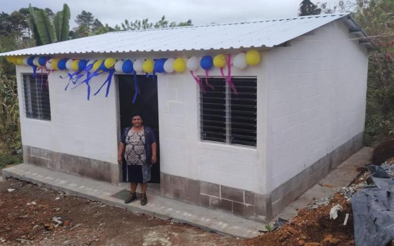 Viviendas fueron entregadas a familias de Baja Verapaz