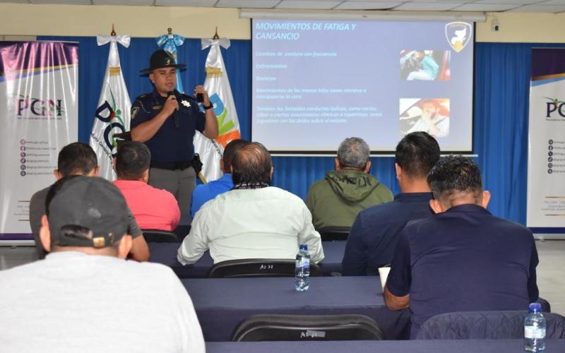 Trabajadores de la Procuraduría General de la Nación son capacitados para una conducción más segura
