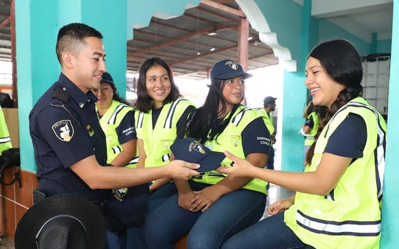 Jóvenes de El Progreso culminan formación como agentes de educación vial