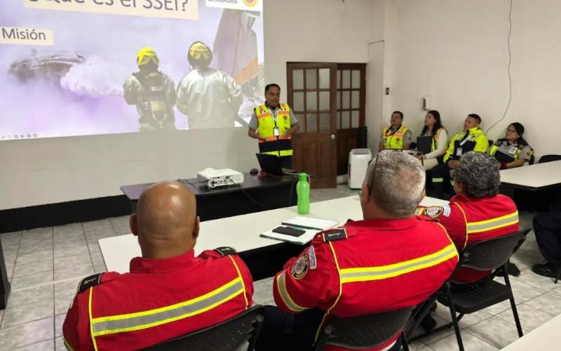 Aeropuerto La Aurora capacita a instituciones de apoyo en atención de emergencias