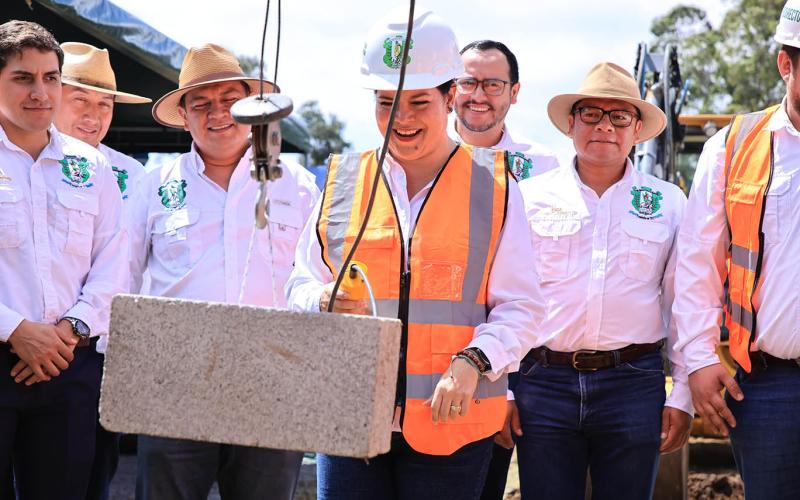 Colocan la primera piedra de la nueva residencia estudiantil femenina de la ENCA