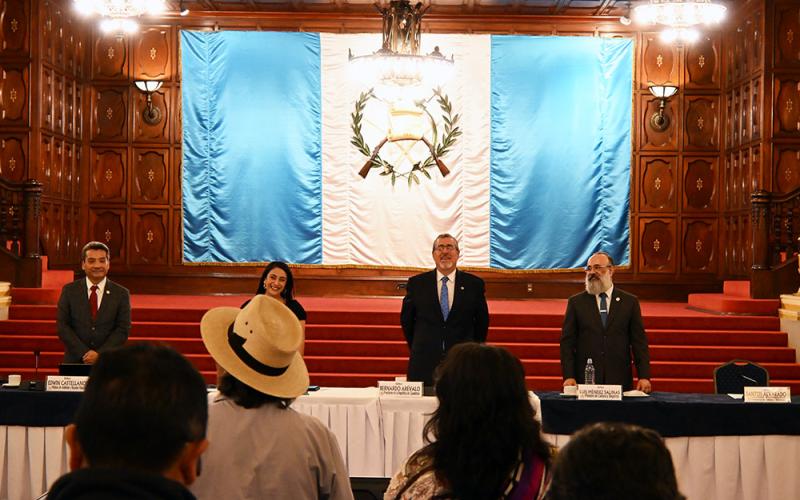 Gobierno y autoridades indígenas abordan política de pueblos indígenas y bonos de carbono