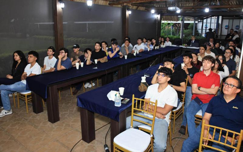 Estudiantes landivarianos conocen herramientas agroclimáticas y técnicas para el manejo del agua