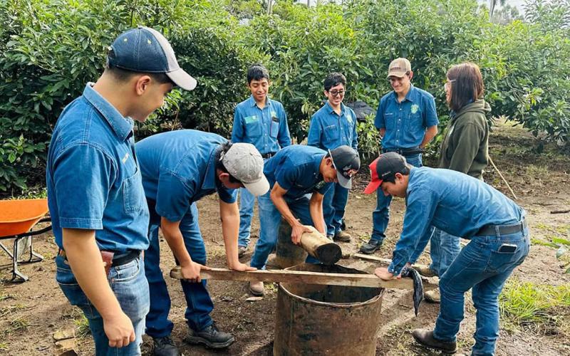 *Fortalecen capacidades técnicas para la conservación de suelos y agua en la formación forestal*