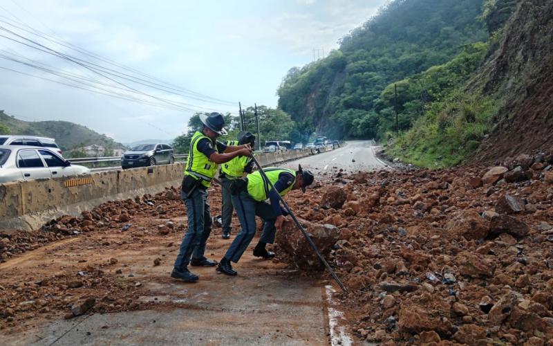 Más de 120 emergencias en carreteras son atendidas durante la temporada de lluvias