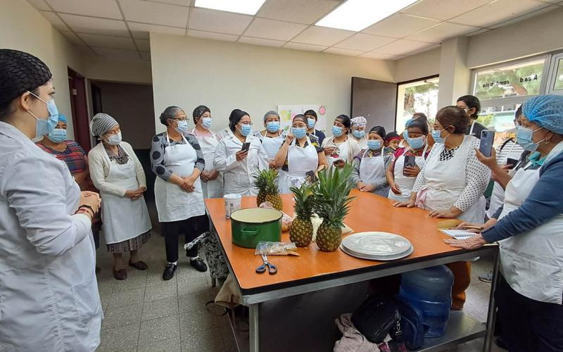 Impulsan desarrollo comunitario con taller de buenas prácticas de manufactura
