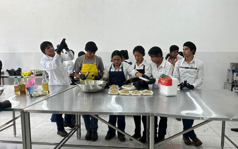 Jóvenes de San Pedro Carchá conocen oferta formativa agrícola