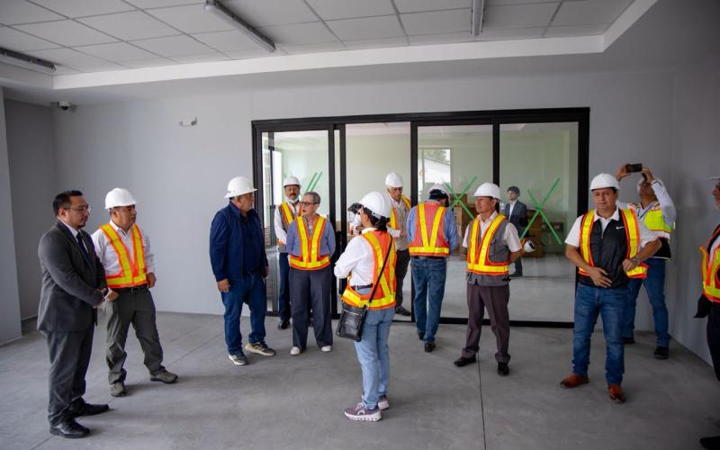 Ministra de Trabajo verifica avances del proyecto Centro INTECAP Chimaltenango