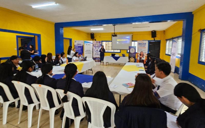 Mintrab brinda orientación laboral a jóvenes