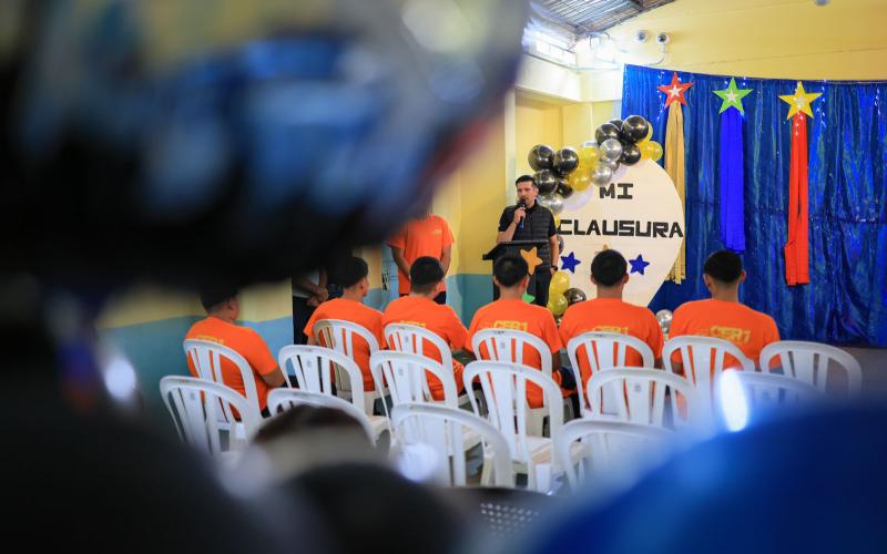 CER-1 celebra la graduación de 17 adolescentes de tercero básico