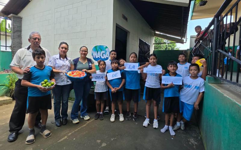 Un arcoíris llega al plato de estudiantes de Suchitepéquez