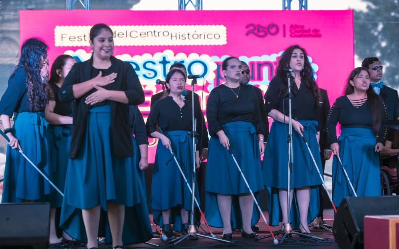 Festival del Centro Histórico 2026: Coro Nacional de Personas con Discapacidad llenó de arte, inclusión y emoción con el concierto “Se ve mejor con el corazón”