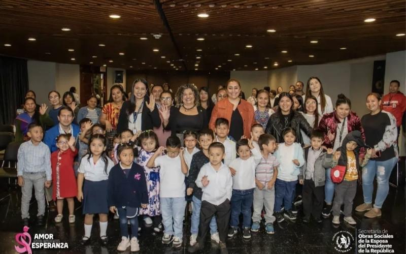 SOSEP y Visualiza entregan lentes a niños del Programa Hogares Comunitarios.