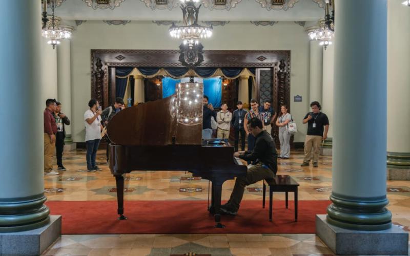 Maestro Junior Medina se prepara para su temporada de conciertos en el Palacio Nacional de la Cultura