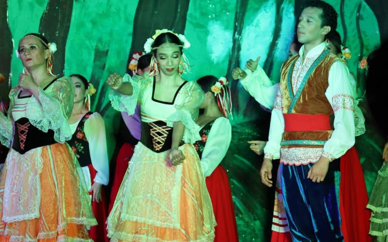 Ballet Nacional de Guatemala cautivó al público con “Coppélia” en el Festival del Centro Histórico