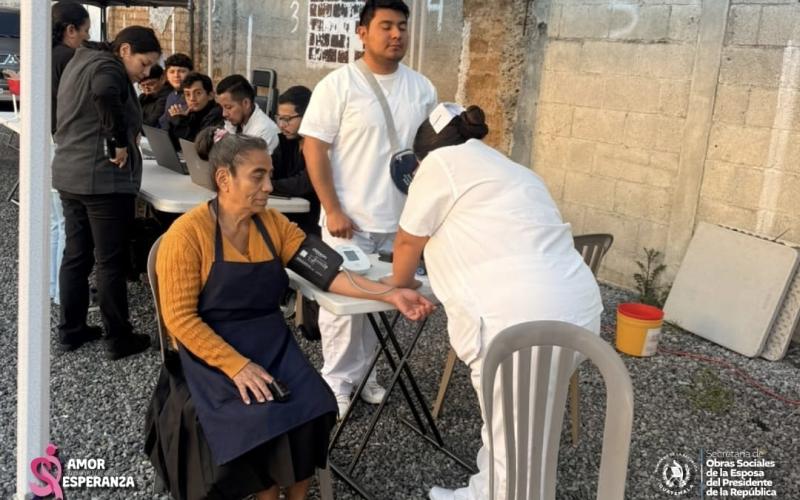 IGSS Y SOSEP realizan jornada de chequeos médicos para el personal de la Secretaría. 