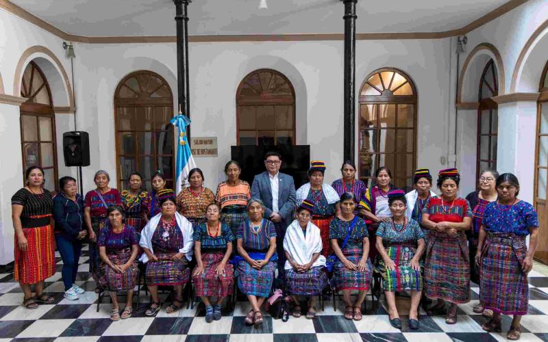 Mujeres Achi recorren el Museo Nacional de Historia para avanzar en la creación de un espacio de memoria histórica